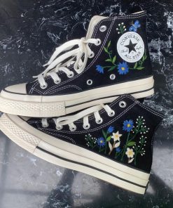 a1 Converse Embroidered Floral Blue White Chrysanthemums carries the meaning of freedom