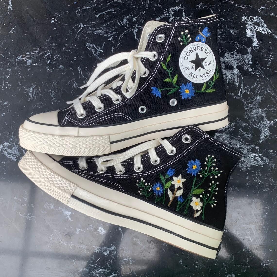 84.6 a1 Converse Embroidered Floral Blue White Chrysanthemums carries the meaning of freedom